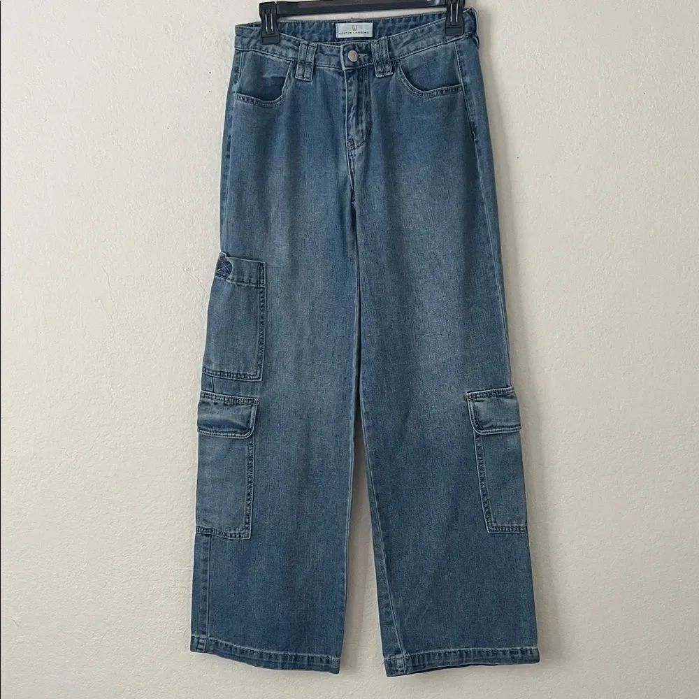 Like New! Austin Landing Cargo Jeans 100% Cotton Wide Leg in Size 3